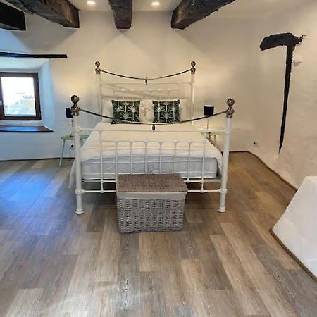 Spacious 1 Bed Home With Shared Pool Champagnac-la-Rivière Eksteriør bilde