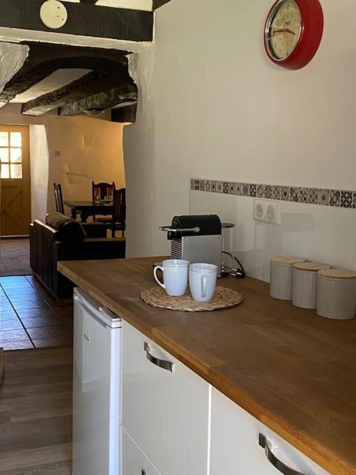 Spacious 1 Bed Home With Shared Pool Champagnac-la-Rivière Eksteriør bilde