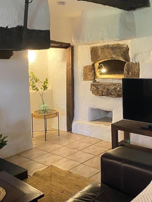 Spacious 1 Bed Home With Shared Pool Champagnac-la-Rivière Eksteriør bilde